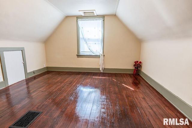 1016 E VIRGINIA Avenue, Peoria, IL 61603