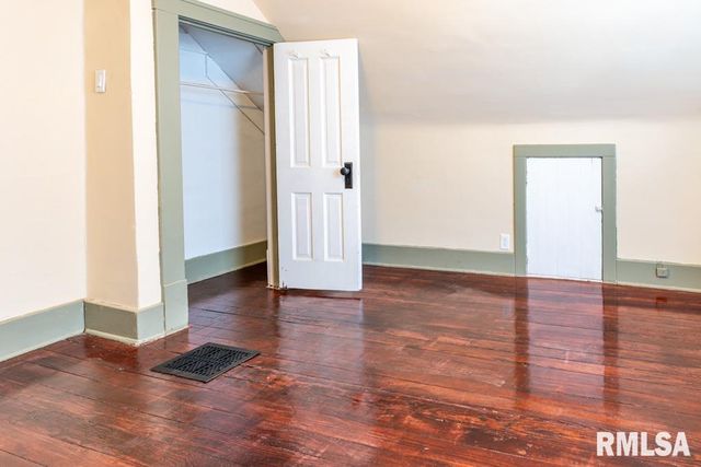 1016 E VIRGINIA Avenue, Peoria, IL 61603