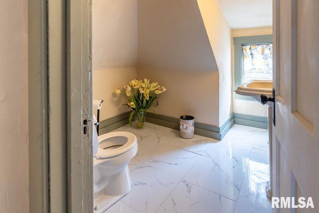 1016 E VIRGINIA Avenue, Peoria, IL 61603