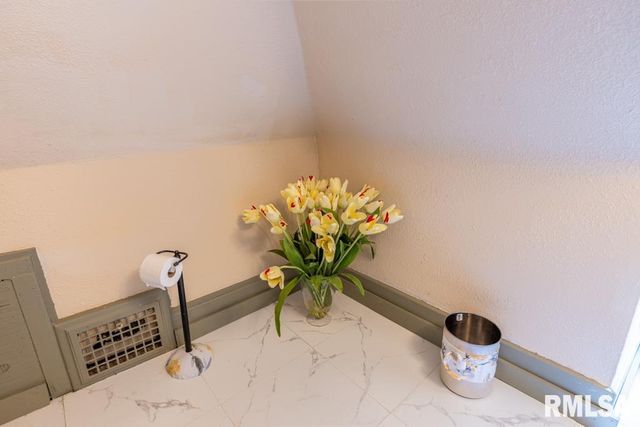 1016 E VIRGINIA Avenue, Peoria, IL 61603