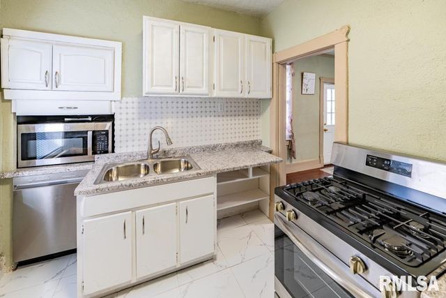 1016 E VIRGINIA Avenue, Peoria, IL 61603