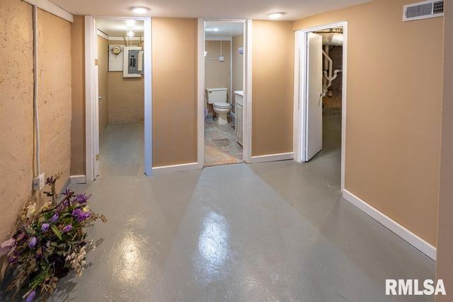 1016 E VIRGINIA Avenue, Peoria, IL 61603