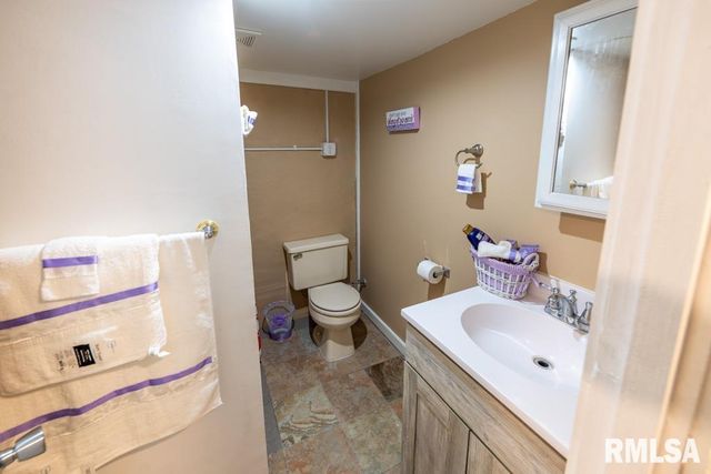 1016 E VIRGINIA Avenue, Peoria, IL 61603