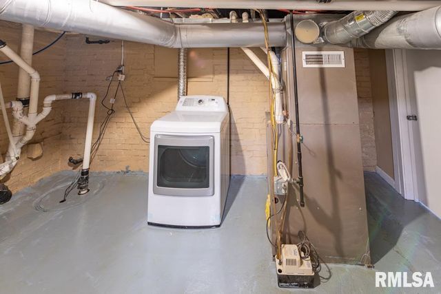 1016 E VIRGINIA Avenue, Peoria, IL 61603