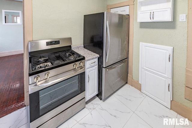 1016 E VIRGINIA Avenue, Peoria, IL 61603