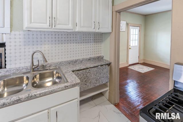 1016 E VIRGINIA Avenue, Peoria, IL 61603