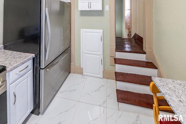 1016 E VIRGINIA Avenue, Peoria, IL 61603