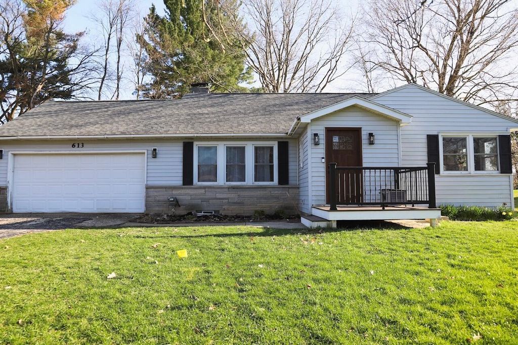 613 Hillcrest Road, Paw Paw, MI 49079