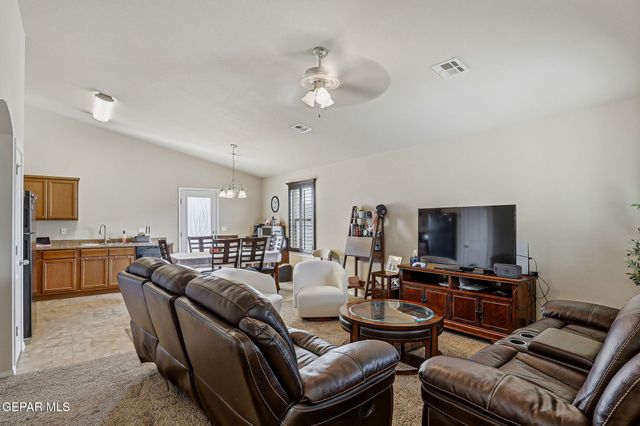 932 SOLOMA Place, El Paso, TX 79928