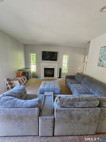 18 Tree Top Lane, East Windsor, CT 06016