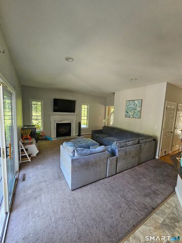 18 Tree Top Lane, East Windsor, CT 06016