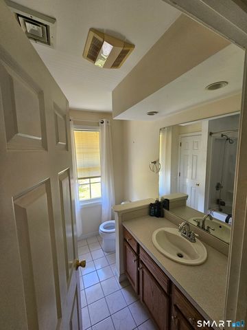 18 Tree Top Lane, East Windsor, CT 06016