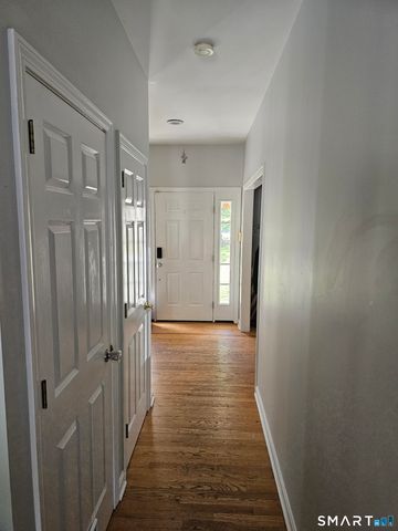18 Tree Top Lane, East Windsor, CT 06016