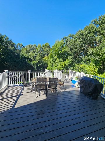 18 Tree Top Lane, East Windsor, CT 06016