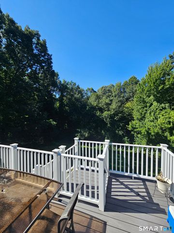 18 Tree Top Lane, East Windsor, CT 06016