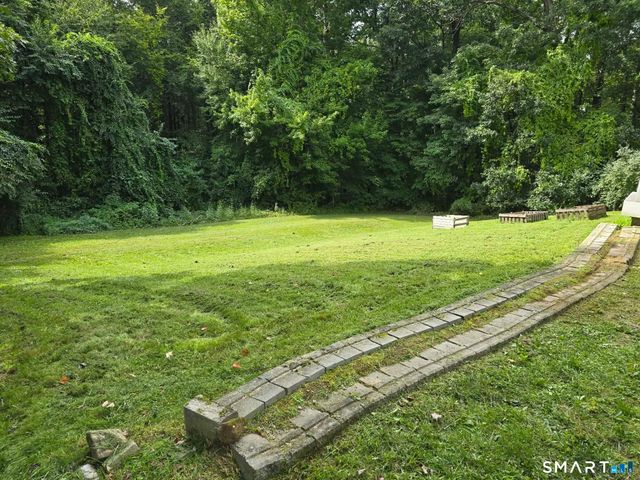 18 Tree Top Lane, East Windsor, CT 06016