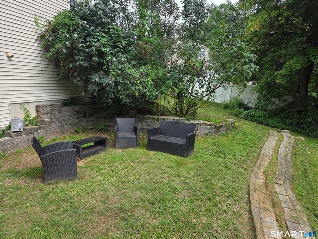 18 Tree Top Lane, East Windsor, CT 06016