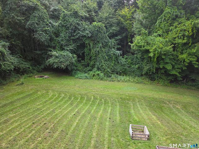 18 Tree Top Lane, East Windsor, CT 06016