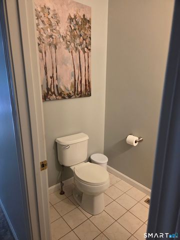18 Tree Top Lane, East Windsor, CT 06016