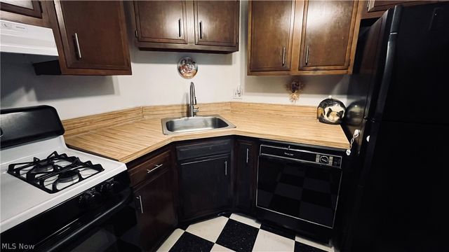 3675 Clague Road 306, North Olmsted, OH 44070