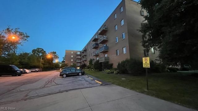 3675 Clague Road 306, North Olmsted, OH 44070
