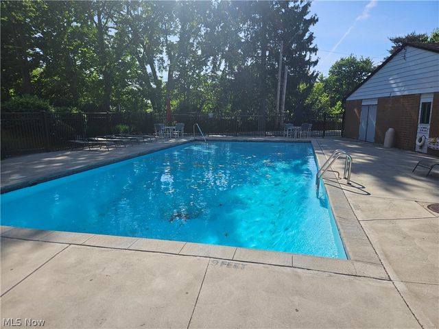 3675 Clague Road 306, North Olmsted, OH 44070