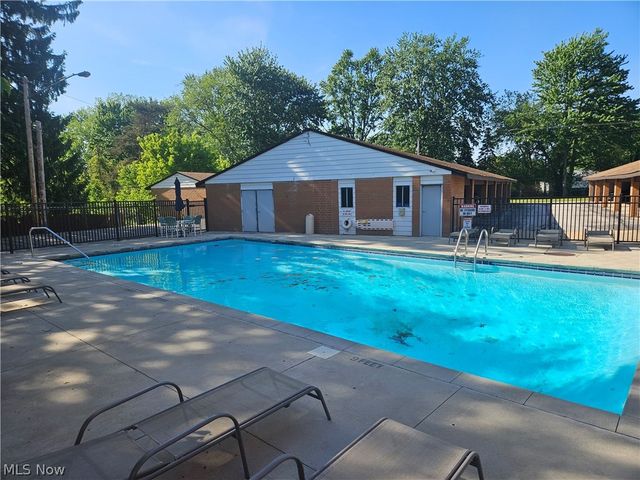 3675 Clague Road 306, North Olmsted, OH 44070