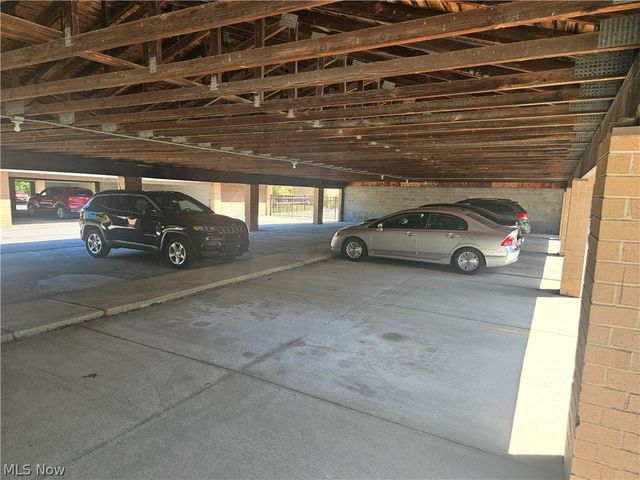 3675 Clague Road 306, North Olmsted, OH 44070