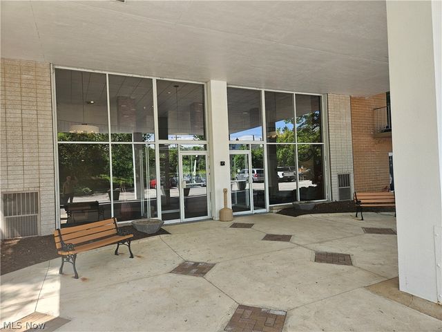 3675 Clague Road 306, North Olmsted, OH 44070