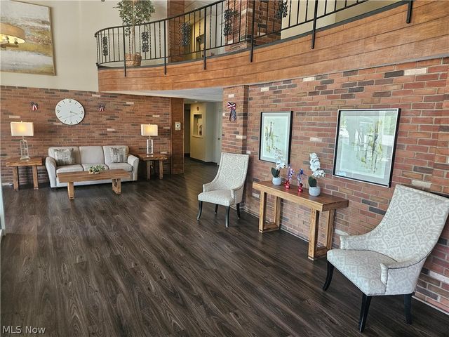 3675 Clague Road 306, North Olmsted, OH 44070