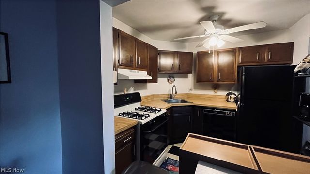 3675 Clague Road 306, North Olmsted, OH 44070