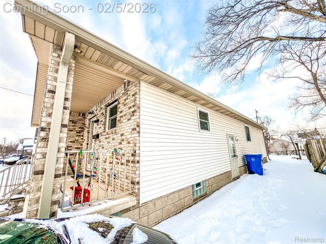 25646 Stanford Street, Dearborn Heights, MI 48125