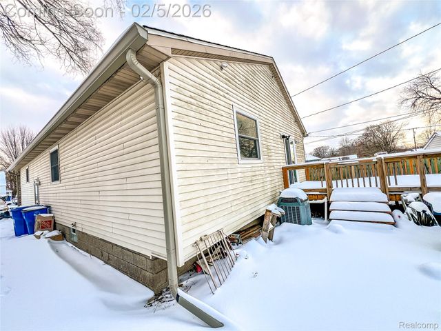 25646 Stanford Street, Dearborn Heights, MI 48125