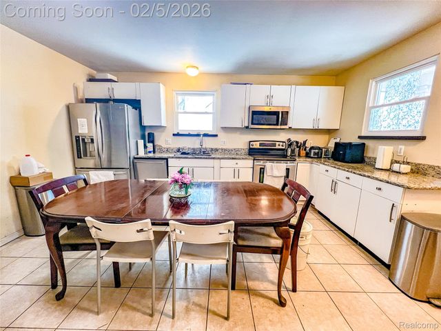 25646 Stanford Street, Dearborn Heights, MI 48125