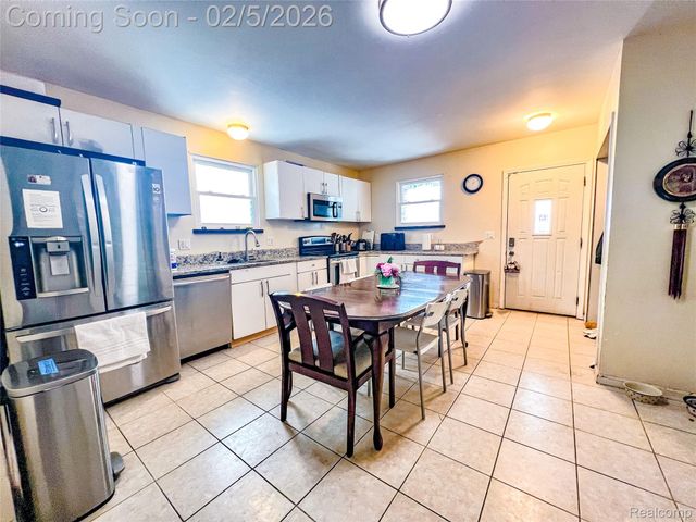 25646 Stanford Street, Dearborn Heights, MI 48125