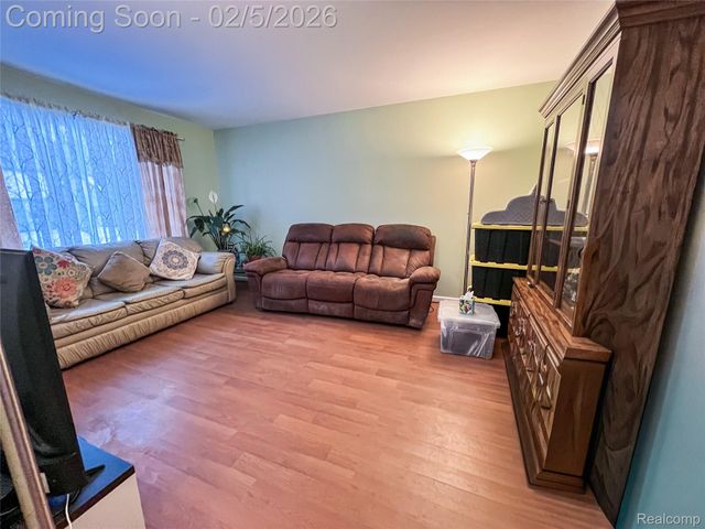 25646 Stanford Street, Dearborn Heights, MI 48125