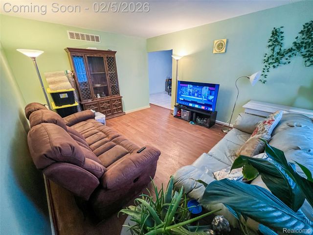 25646 Stanford Street, Dearborn Heights, MI 48125