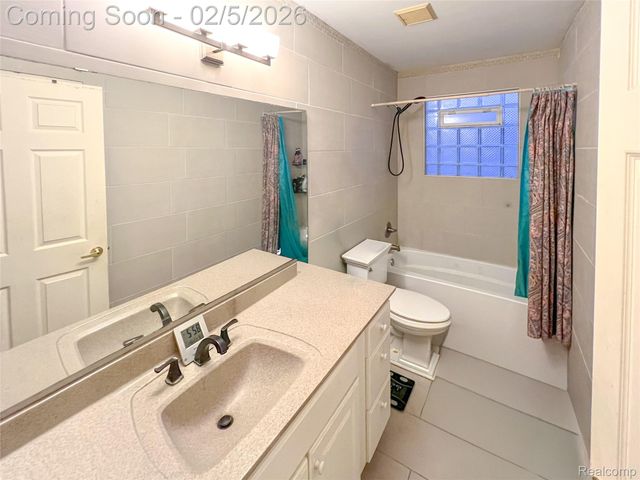 25646 Stanford Street, Dearborn Heights, MI 48125