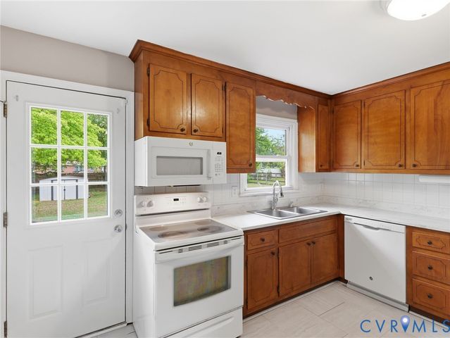 9098 Mossybrook Rd, Mechanicsville, VA 23116