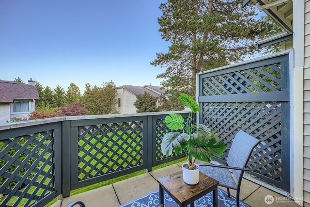 2132 NW Pacific Yew Place, Issaquah, WA 98027