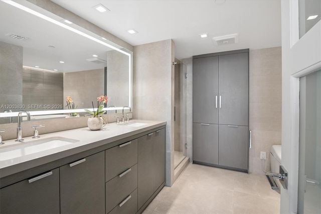 400 S Pointe Dr 2309, Miami Beach, FL 33139