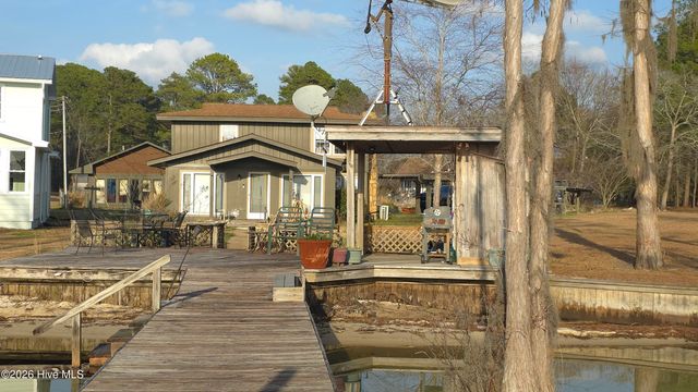 1136 White Lake Drive, Elizabethtown, NC 28337