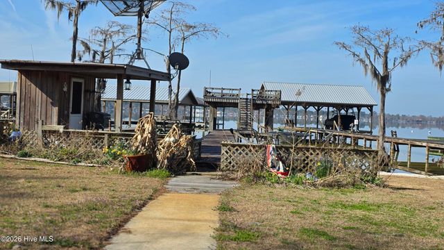 1136 White Lake Drive, Elizabethtown, NC 28337