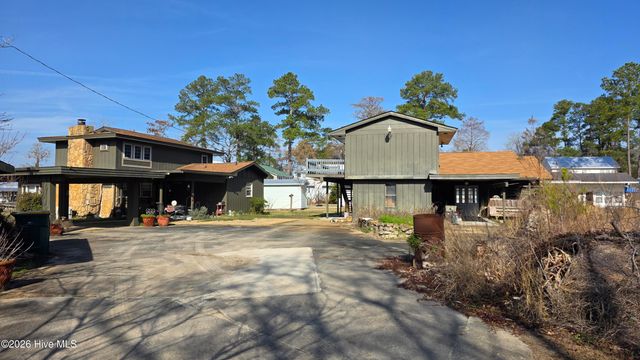 1136 White Lake Drive, Elizabethtown, NC 28337