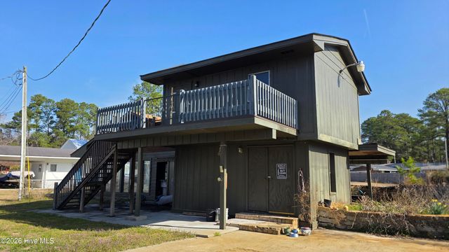 1136 White Lake Drive, Elizabethtown, NC 28337