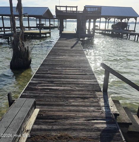 1136 White Lake Drive, Elizabethtown, NC 28337