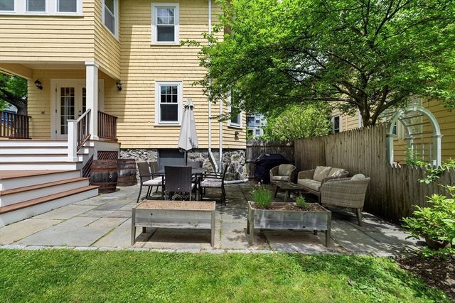 8 Mendum St, Boston, MA 02131