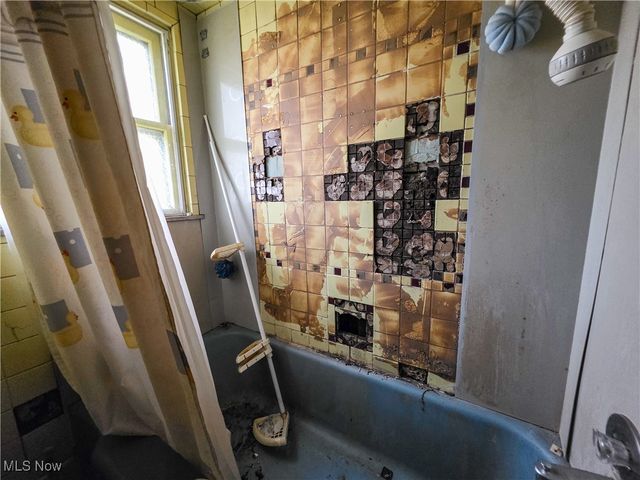 3767 E 71st Street, Cleveland, OH 44105