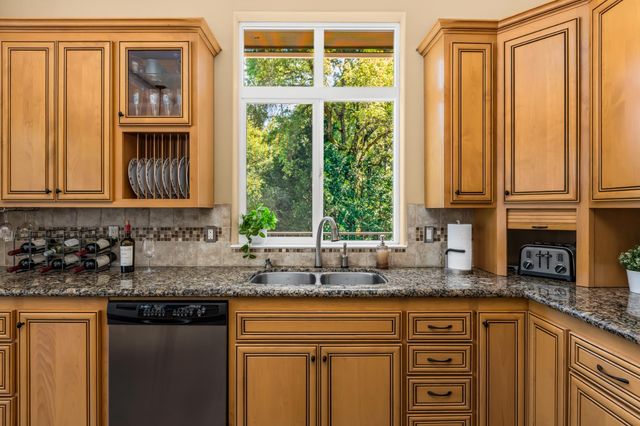 11594 Redwing Ct, Penn Valley, CA 95946