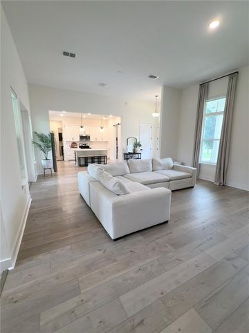310 W WASHINGTON AVENUE, Lake Helen, FL 32744